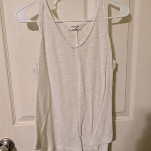 Zenana Outfitters Cream Textured V-Neck Tank Top